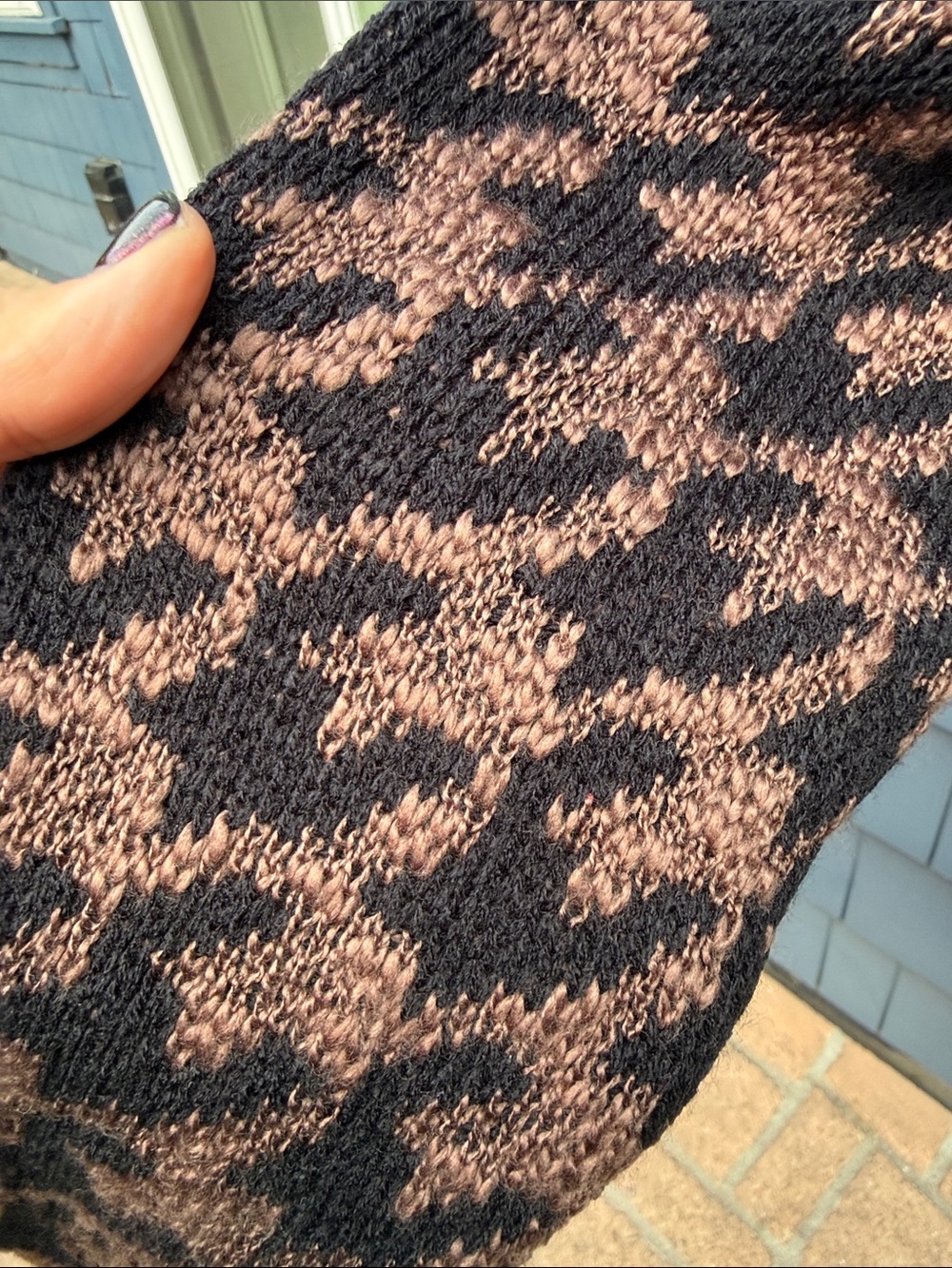 Gizeh Tricots L Houndstooth Fringe Knit Cartigan in Brown and Black warm - Picture 10 of 10